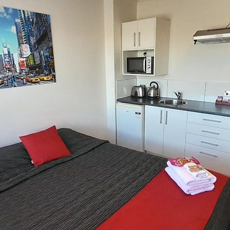 The Hibernian Studio Apartments - 4 Latter Street Timaru Bagian luar foto